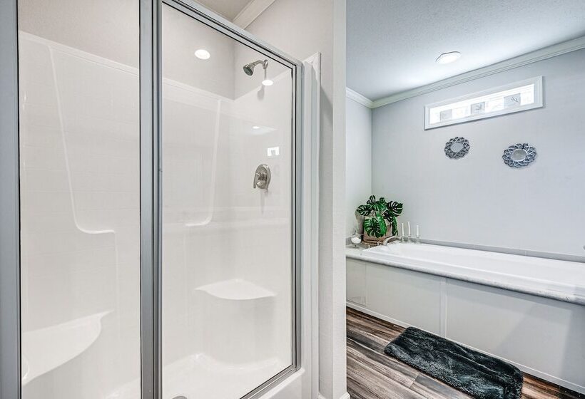 Lovely Broken Bow Cottage W/ Hot Tub & Fire Pit!