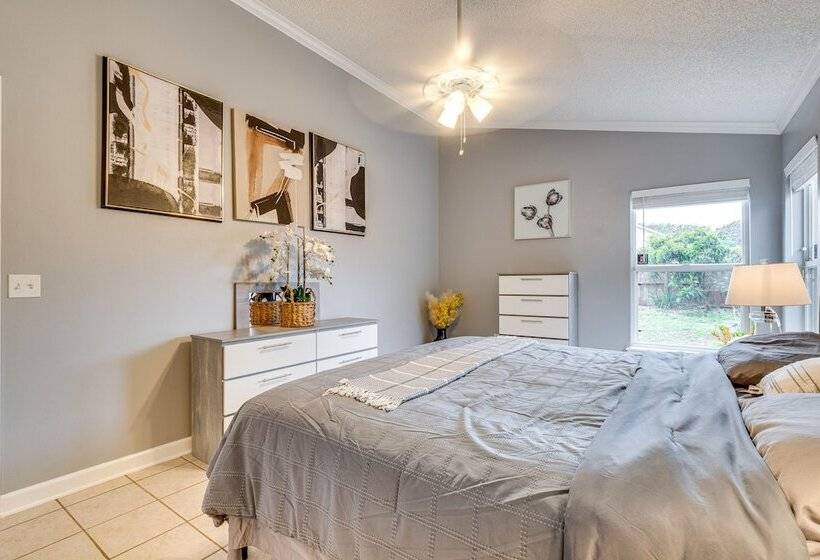 Lovely Florida Retreat W/ Lanai: 5 Mi To Riverwalk