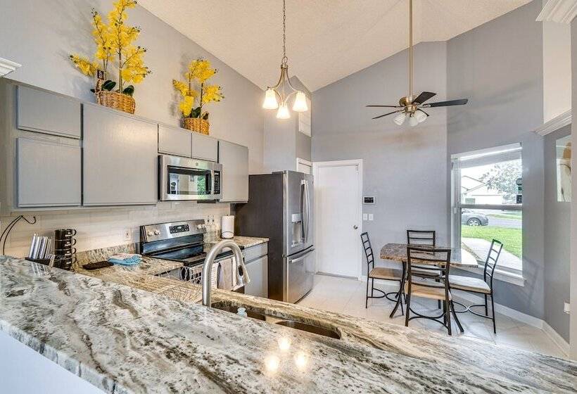 Lovely Florida Retreat W/ Lanai: 5 Mi To Riverwalk