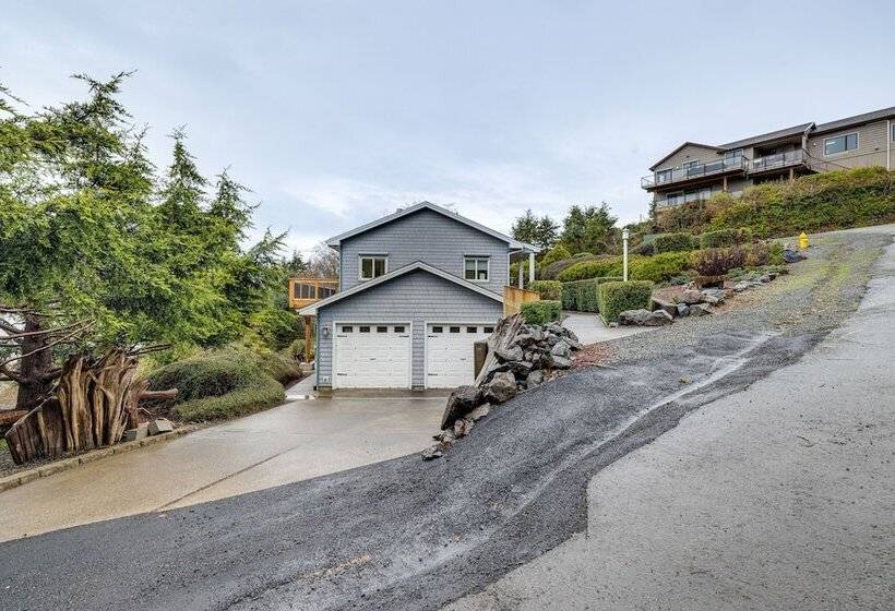 Lovely Rockaway Beach Home W/ Pacific Ocean Views!