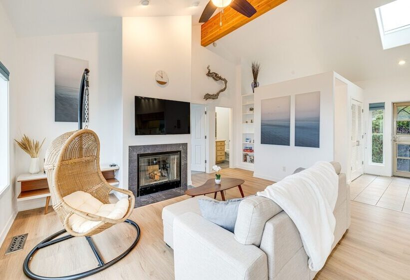 Lovely Rockaway Beach Home W/ Pacific Ocean Views!