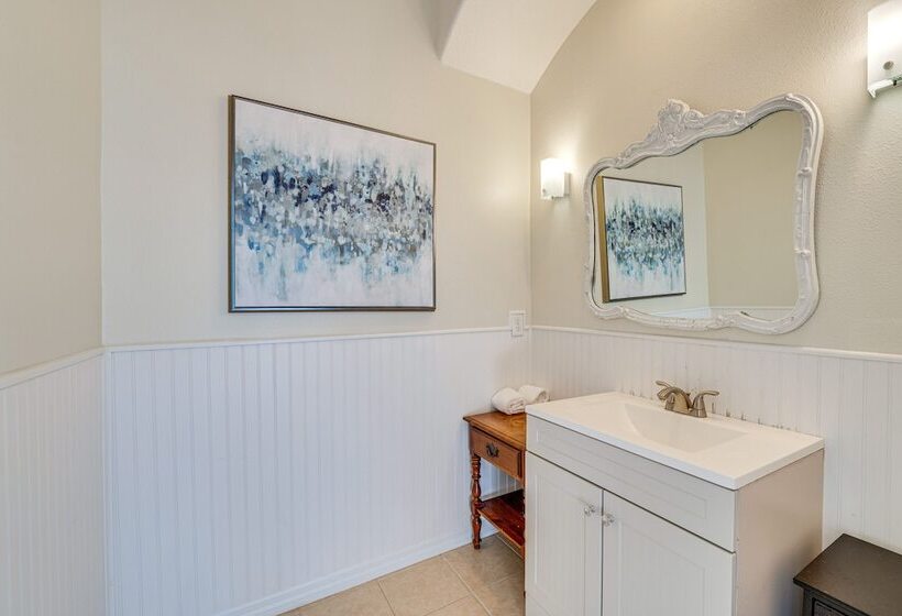 Luxurious Davenport Home W/ Large Pool & Hot Tub!