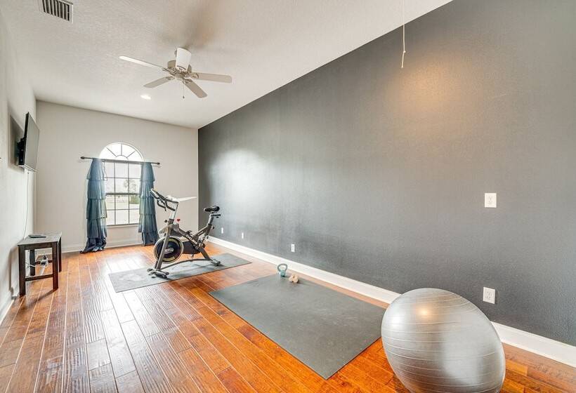 Luxurious Davenport Home W/ Large Pool & Hot Tub!