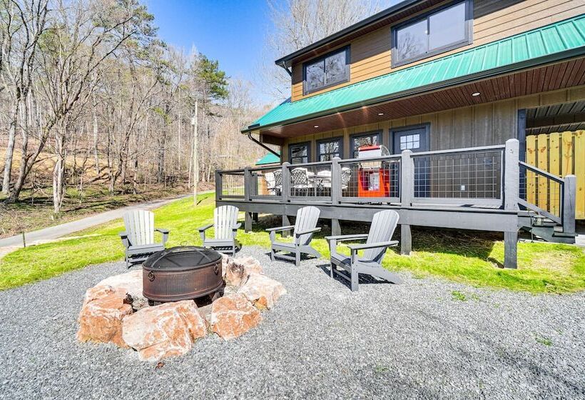 Modern Cabin W/ Hot Tub: Near Tail Of The Dragon!