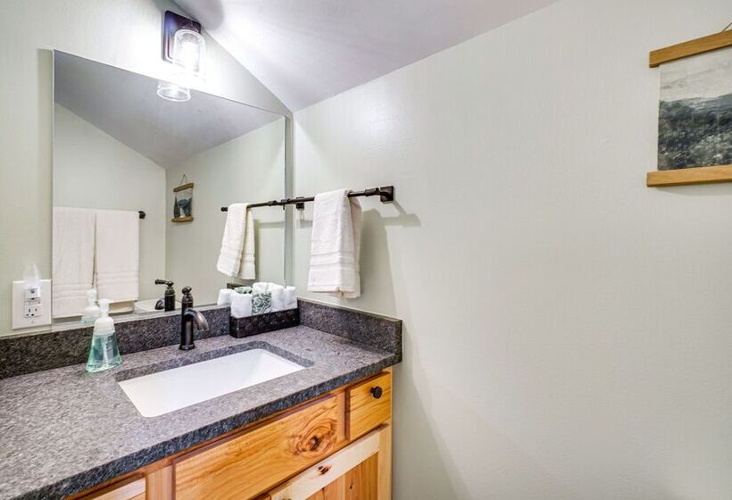 Modern Cabin W/ Hot Tub: Near Tail Of The Dragon!