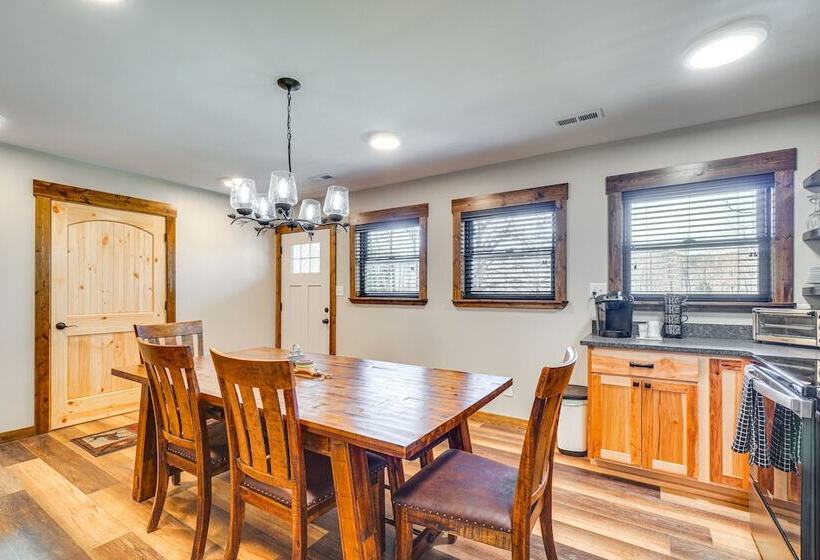 Modern Cabin W/ Hot Tub: Near Tail Of The Dragon!