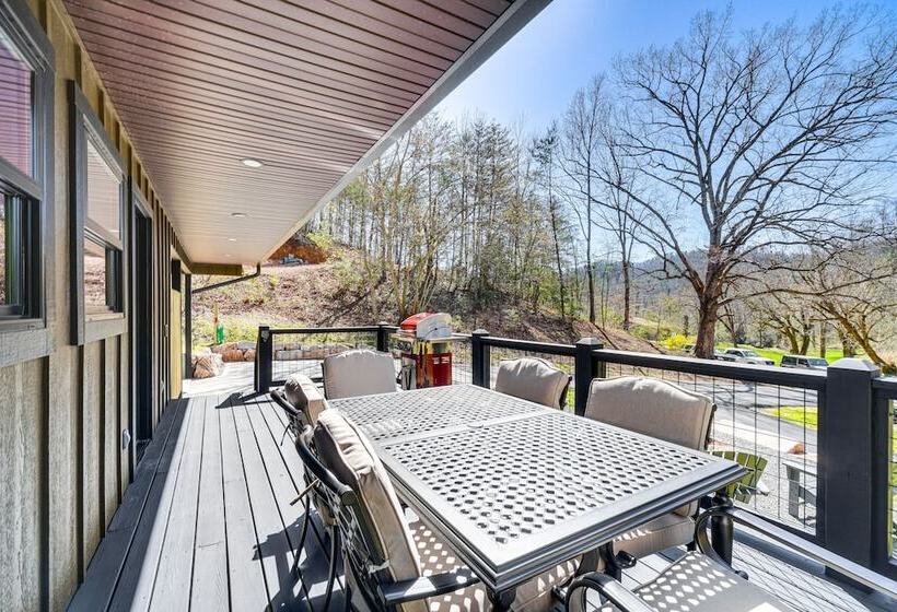 Modern Cabin W/ Hot Tub: Near Tail Of The Dragon!