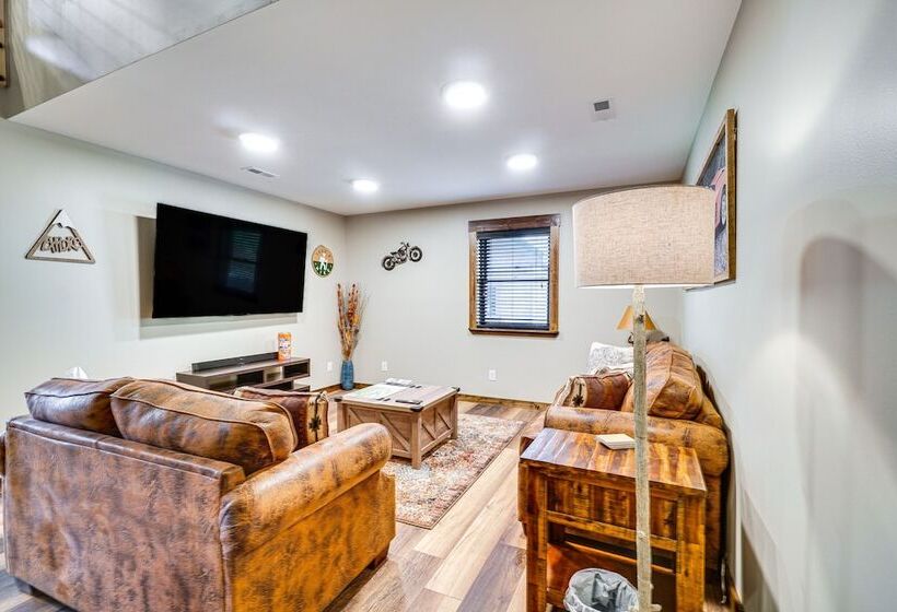 Modern Cabin W/ Hot Tub: Near Tail Of The Dragon!