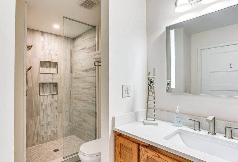 Modern Lake House Retreat W/ Deck On Pickwick Lake