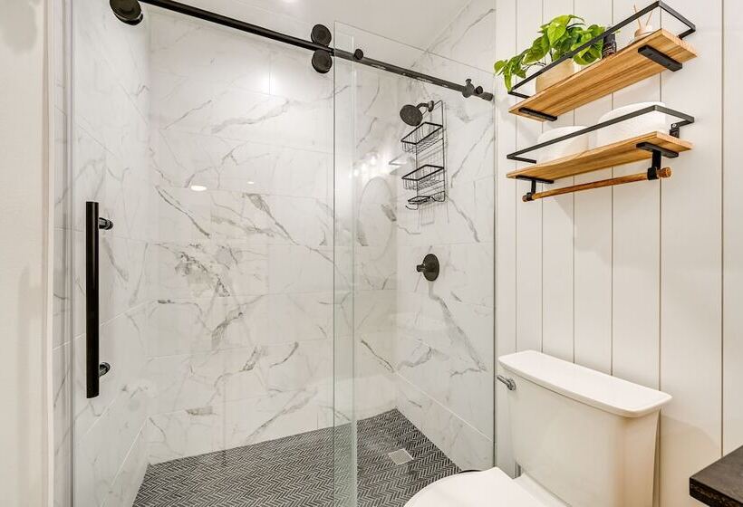 Modern Naples Duplex Home ~ 7 Mi To Beach!