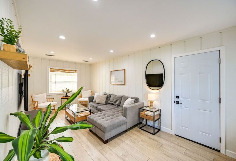 Modern Naples Duplex Home ~ 7 Mi To Beach!