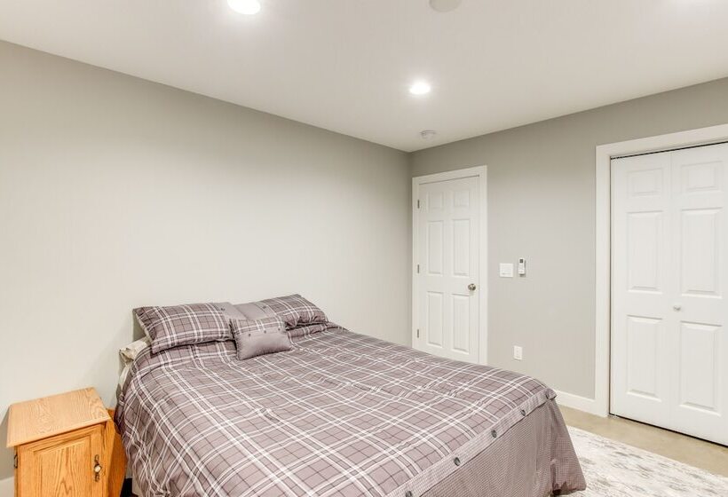 Modern Oskaloosa Cabin W/ 2 Acres & On Site Trails