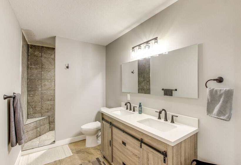 Modern Oskaloosa Cabin W/ 2 Acres & On Site Trails