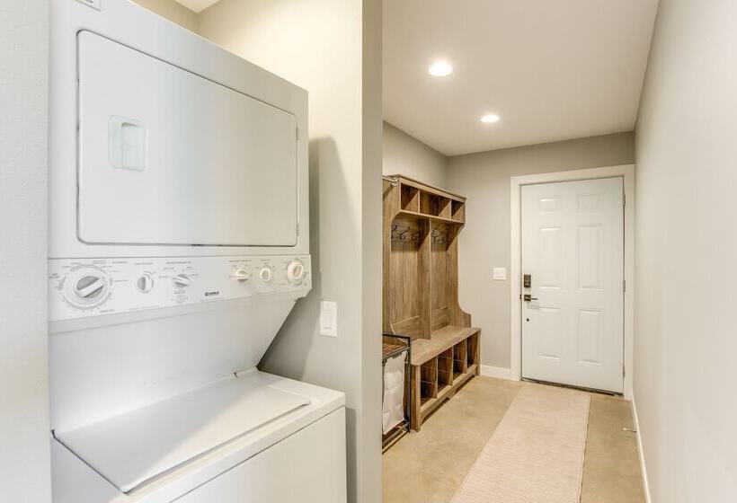 Modern Oskaloosa Cabin W/ 2 Acres & On Site Trails