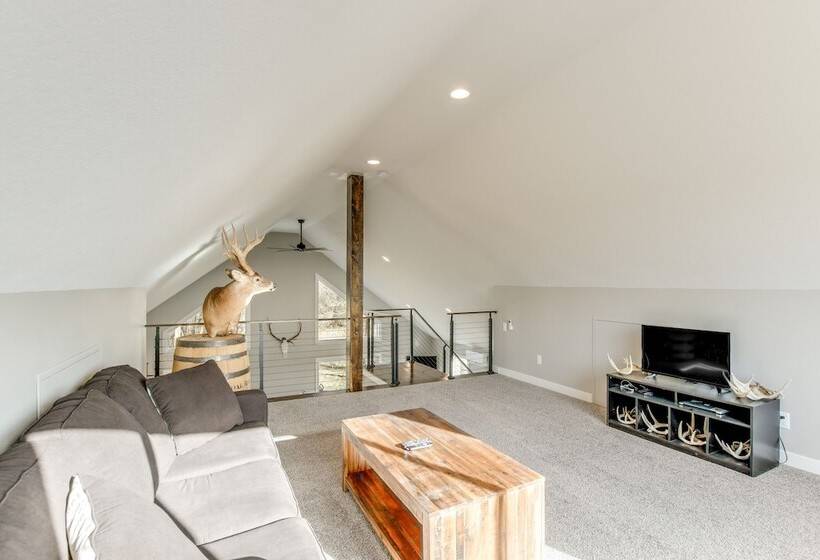 Modern Oskaloosa Cabin W/ 2 Acres & On Site Trails