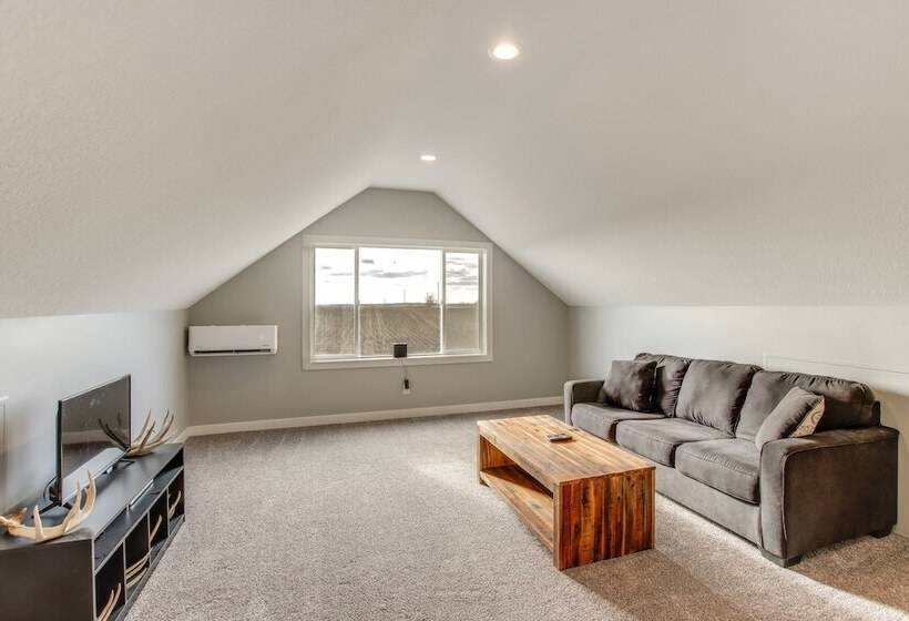 Modern Oskaloosa Cabin W/ 2 Acres & On Site Trails