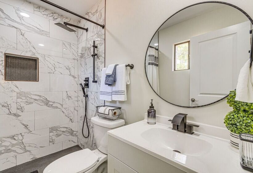 Modern Pensacola Home ~ 6 Mi To Beach!