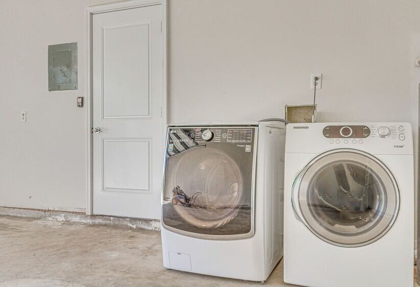 Modern Pensacola Home ~ 6 Mi To Beach!