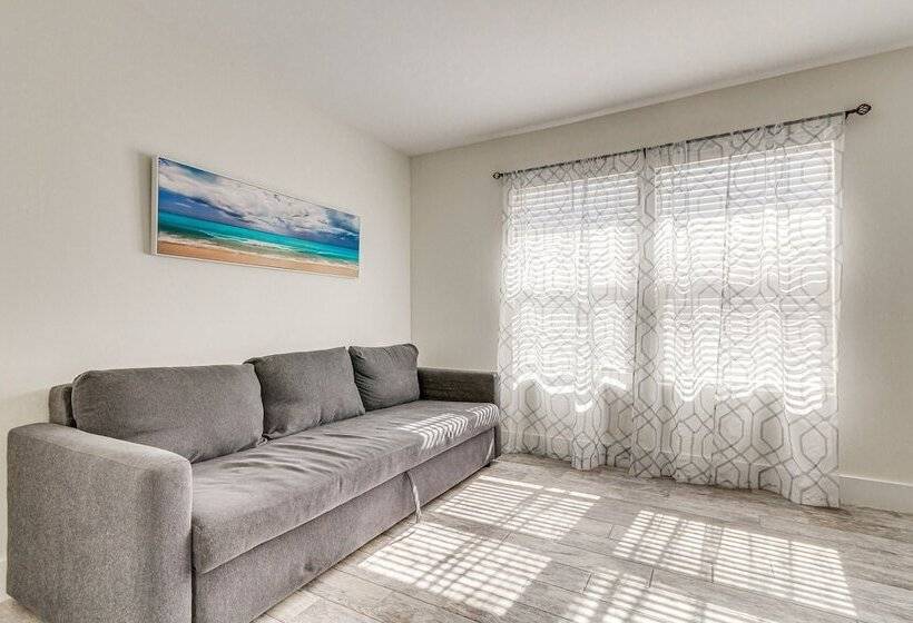 Modern Pensacola Home ~ 6 Mi To Beach!