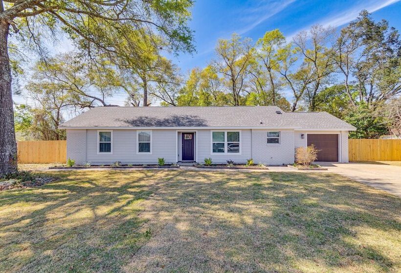 Modern Pensacola Home ~ 6 Mi To Beach!