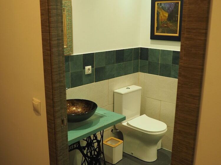 Molucano Themed Rooms