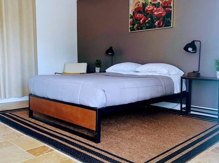 فندق على الطريق Bonsai   A Modern Motor Court