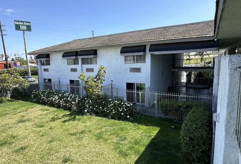 فندق على الطريق Garden Grove Inn