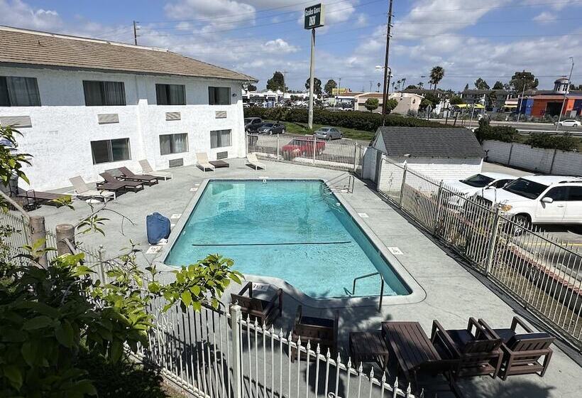 فندق على الطريق Garden Grove Inn