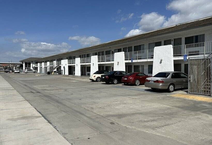 فندق على الطريق Garden Grove Inn