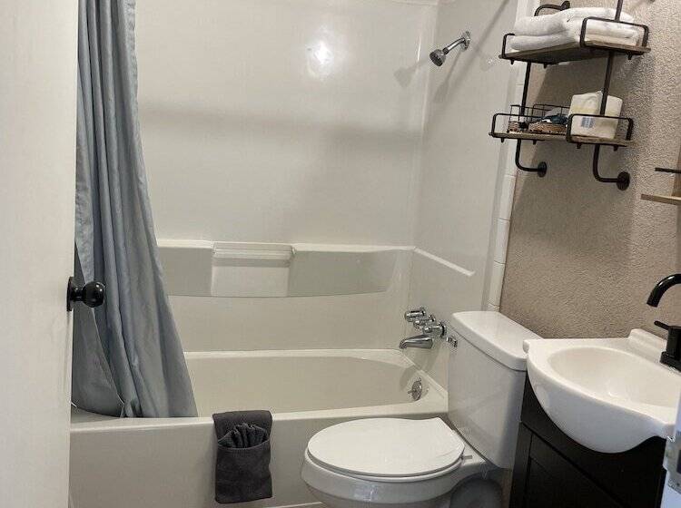 汽车旅馆  Village Inn