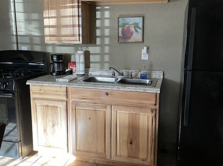 汽车旅馆  Village Inn