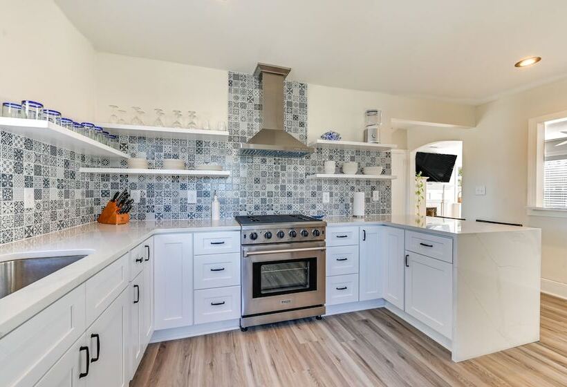 New Bern House W/ Gas Grill Near Neuse River!