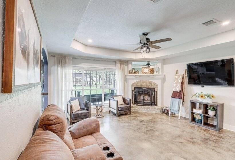 5 Mi To Belton Lake: Peaceful Home W/ Hot Tub