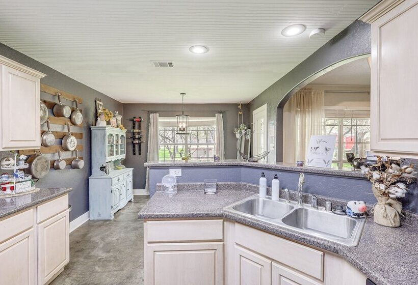 5 Mi To Belton Lake: Peaceful Home W/ Hot Tub