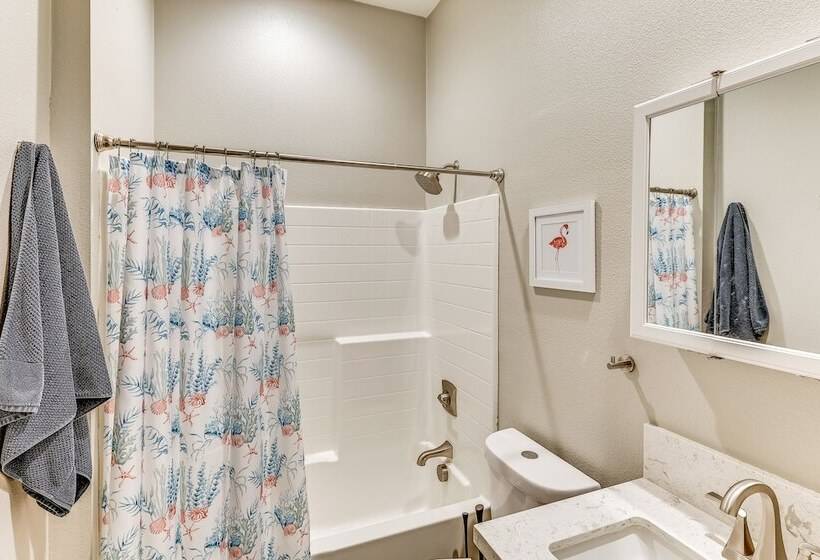 Peaceful Riverside Home W/ Patio, 7 Mi To Downtown