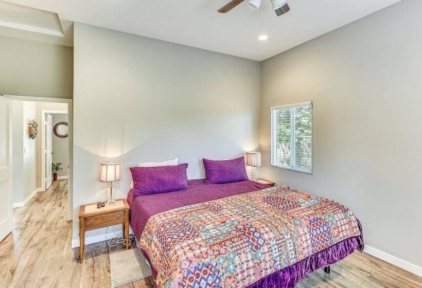 Peaceful Riverside Home W/ Patio, 7 Mi To Downtown