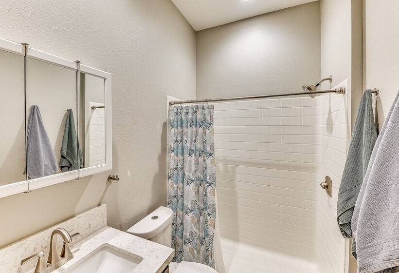 Peaceful Riverside Home W/ Patio, 7 Mi To Downtown