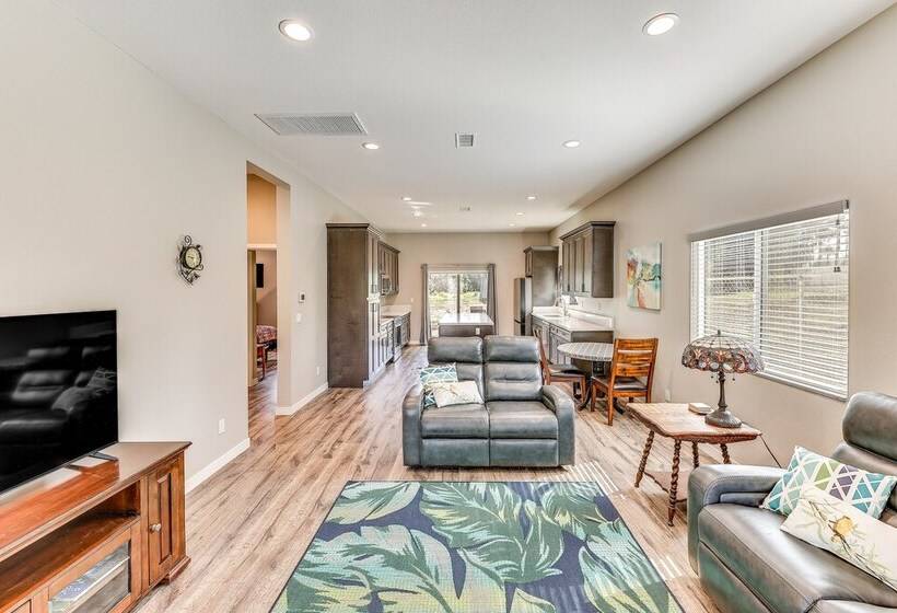 Peaceful Riverside Home W/ Patio, 7 Mi To Downtown