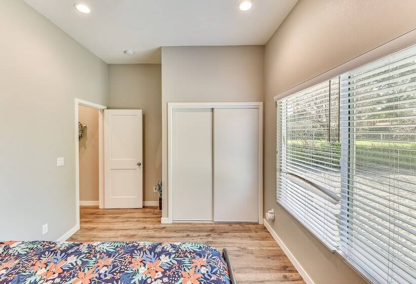 Peaceful Riverside Home W/ Patio, 7 Mi To Downtown