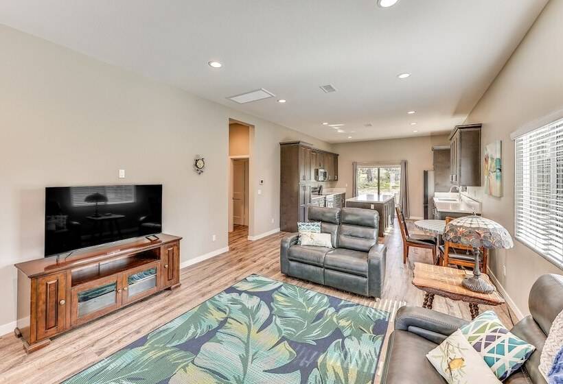 Peaceful Riverside Home W/ Patio, 7 Mi To Downtown