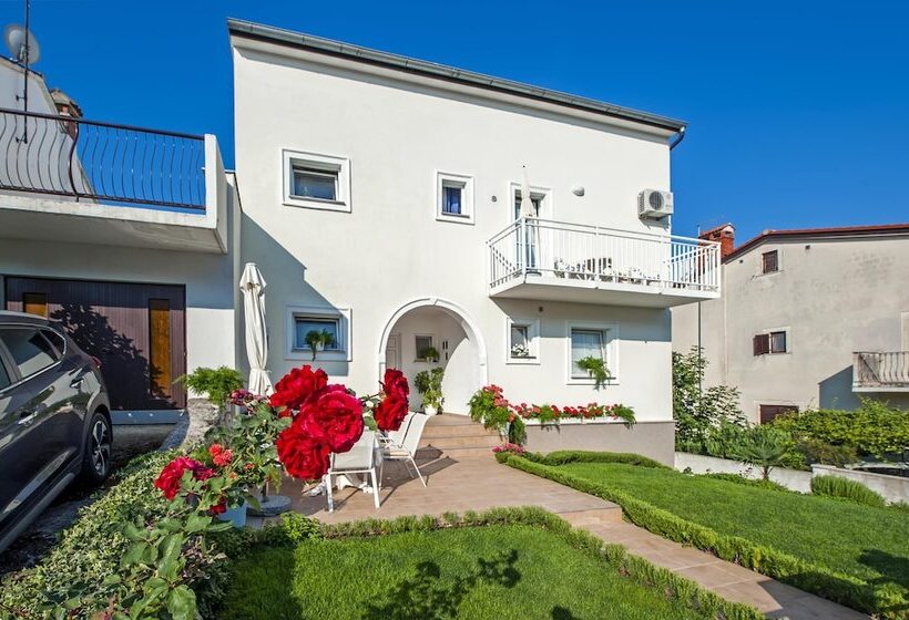 פנסיון Apartments And Room Marko