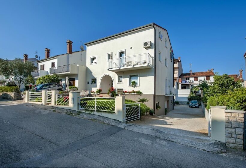 פנסיון Apartments And Room Marko