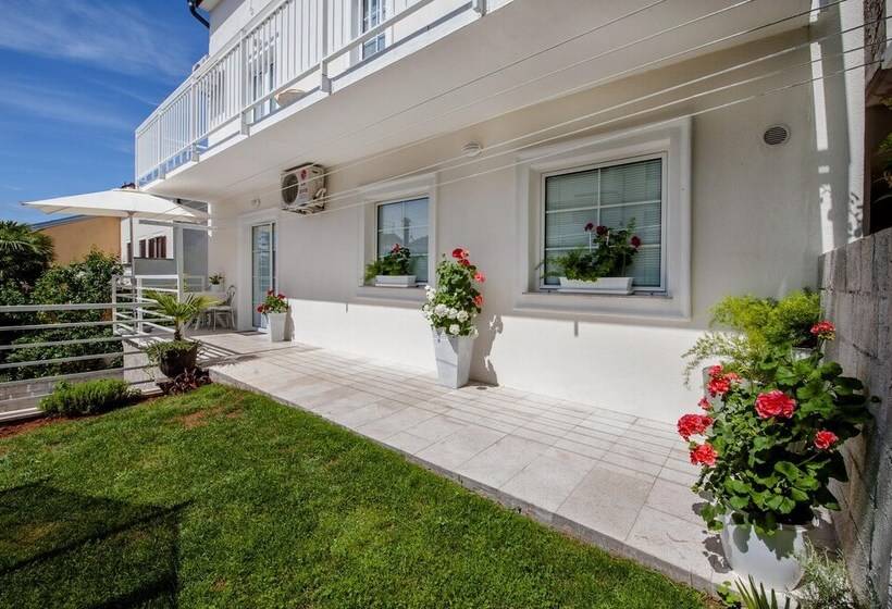 פנסיון Apartments And Room Marko