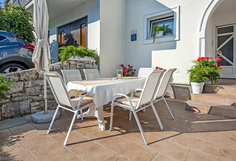 بنسيون Apartments And Room Marko