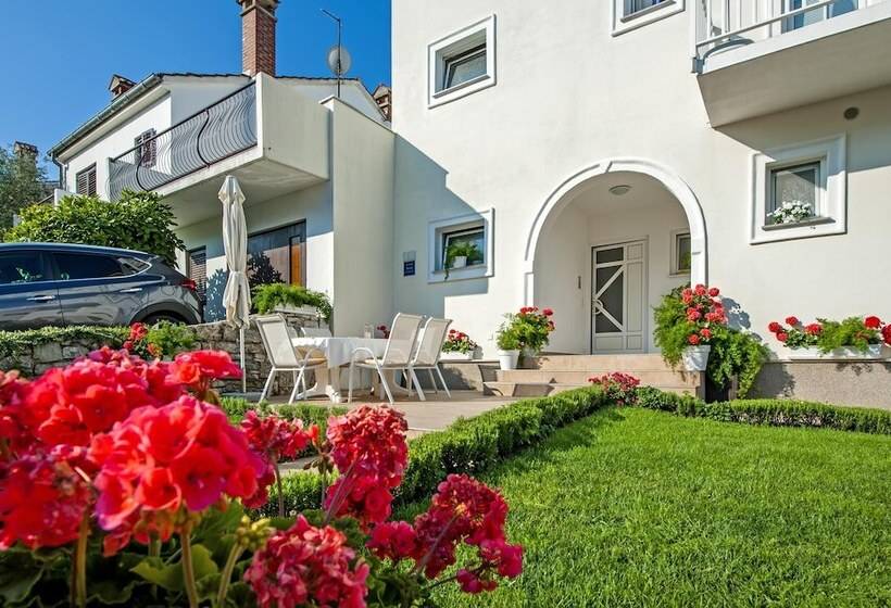 بنسيون Apartments And Room Marko