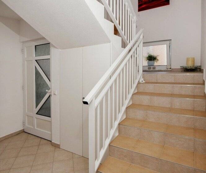 פנסיון Apartments And Room Marko