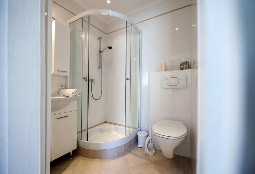 פנסיון Apartments And Room Marko