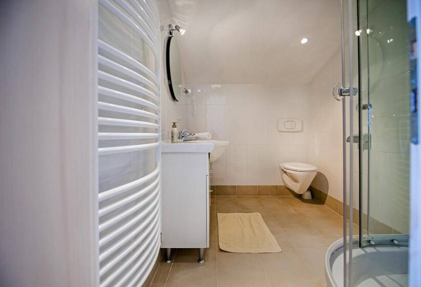 פנסיון Apartments And Room Marko