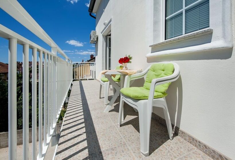 פנסיון Apartments And Room Marko