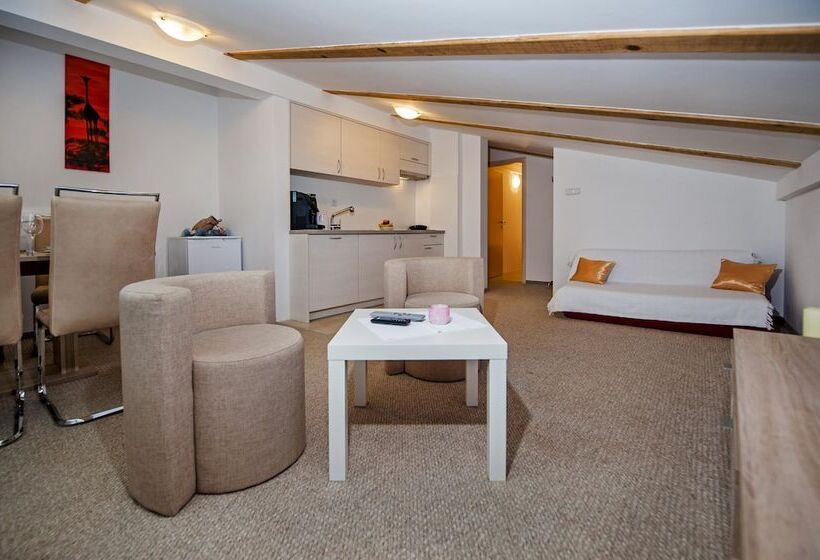 بنسيون Apartments And Room Marko